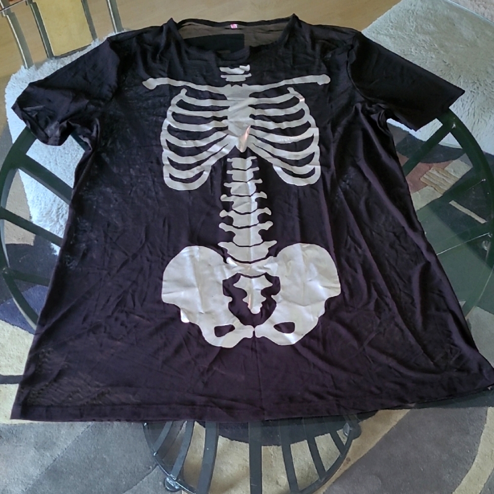 Like New Skeleton Graphic T-Shirt/Tunic ❤️